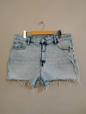 George Plus Size Acid Wash Raw Hem Cut-Off Daisy Duke Shorts – Size 18 EUC